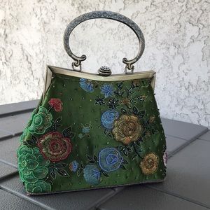 PERFECT vintage handbag